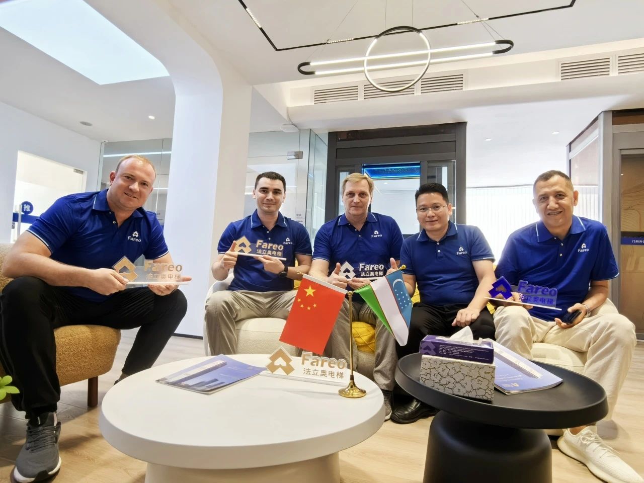 天下品质中国制造，，，，，外洋主干团队到asiagame电梯考察交流