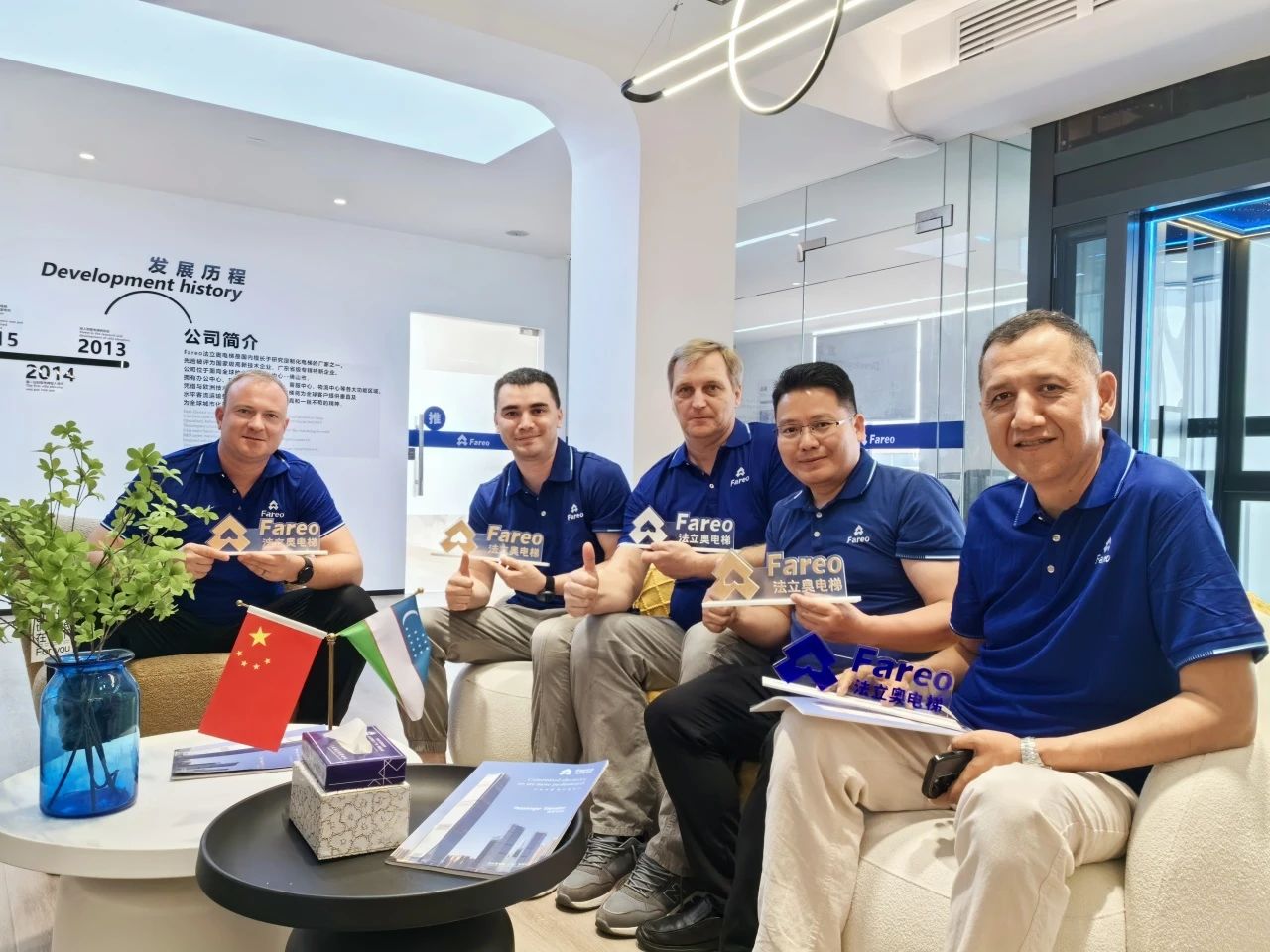 天下品质中国制造，，，，，外洋主干团队到asiagame电梯考察交流